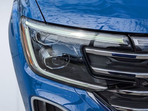 Used 2025 Volkswagen Atlas SE image 9