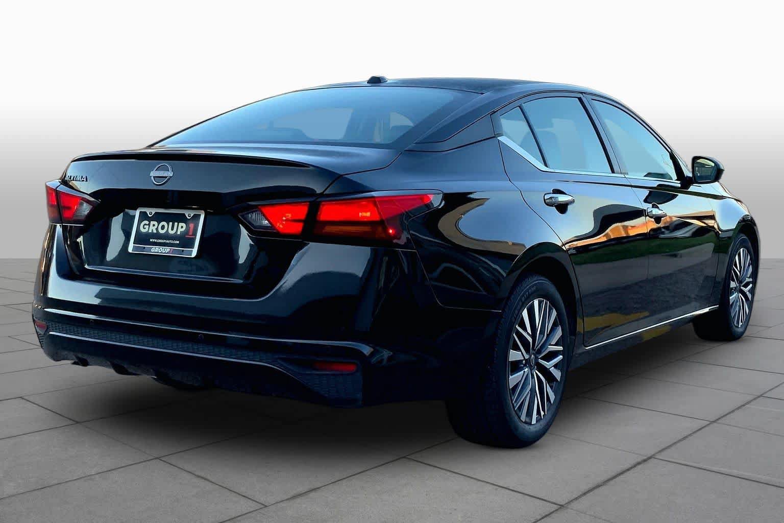 Used 2025 Nissan Altima 2.5 SV FWD image 12