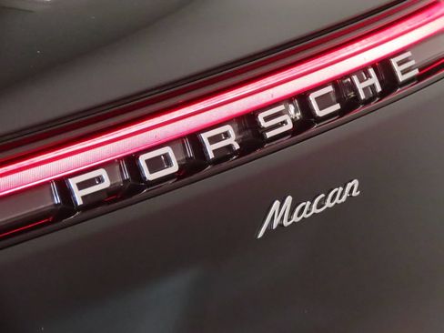 Certified 2026 Porsche Macan AWD/4WD image 12