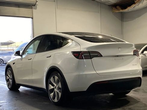 Used 2021 Tesla Model Y Long Range image 2
