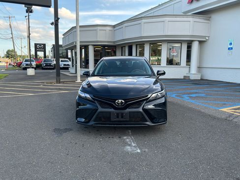 Used 2022 Toyota Camry SE w/ Carpet Mat Package (TMS) FWD image 2