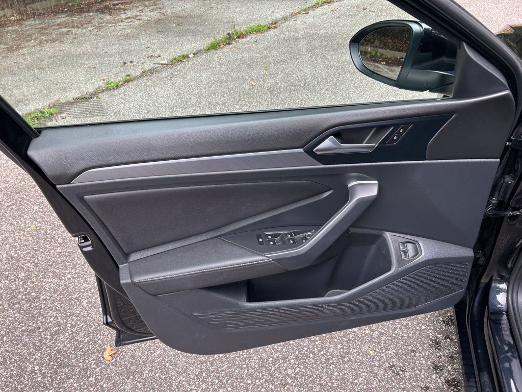 Used 2024 Volkswagen Jetta SE FWD image 14