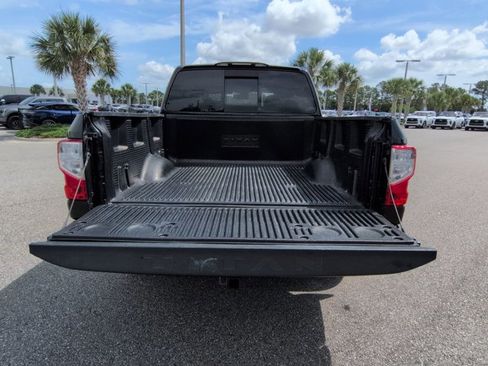 Used 2019 Nissan Titan SV w/ SV Convenience Package RWD image 14