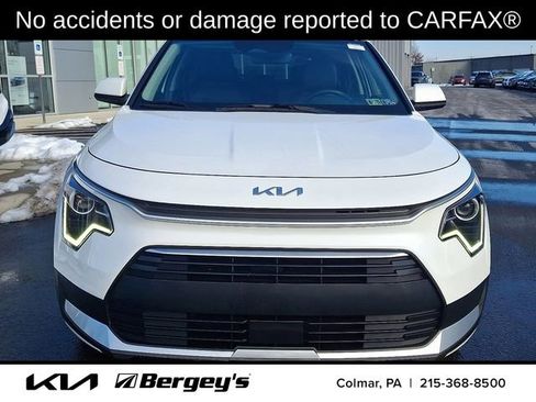 Used 2024 Kia Niro EX image 2