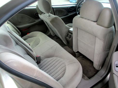 Used 2005 Pontiac Bonneville SLE image 8