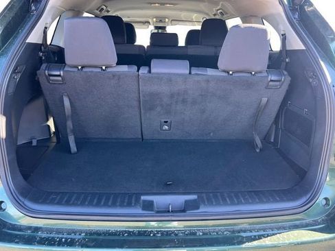 Used 2024 Toyota Highlander LE FWD image 19