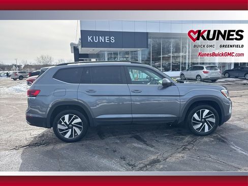 Used 2025 Volkswagen Atlas SE image 4