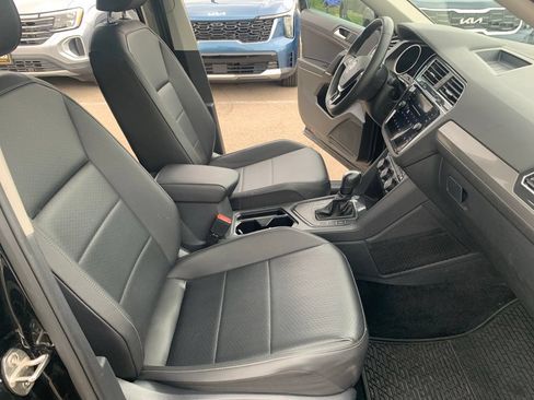 Used 2020 Volkswagen Tiguan SE w/ Panoramic Sunroof Package FWD image 14