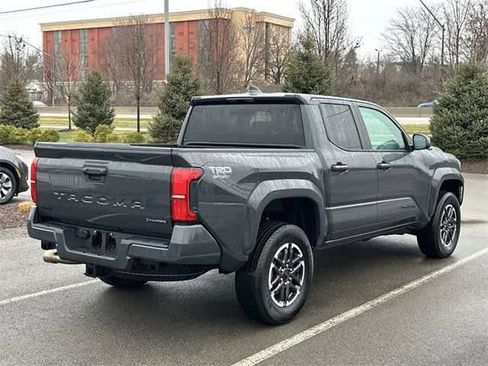 Used 2025 Toyota Tacoma TRD Sport image 30