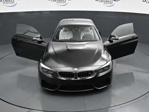 Used 2018 BMW M4 Convertible image 25