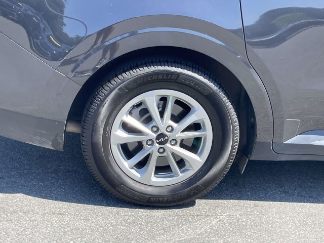 Certified 2024 Kia Carnival LX FWD image 7