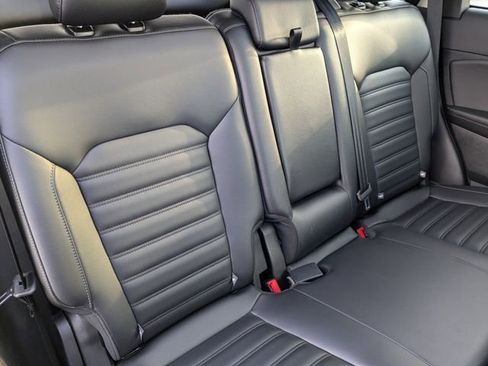 Used 2024 Ford Edge SEL w/ Convenience Package image 16