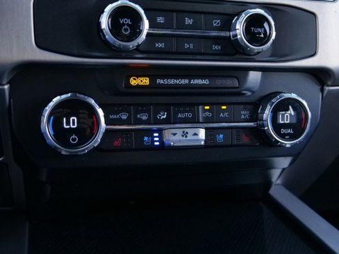 Used 2022 Ford F250 Platinum w/ Tremor Off-Road Package AWD/4WD image 19