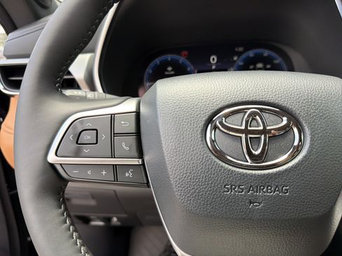New 2026 Toyota Highlander Platinum AWD/4WD image 26
