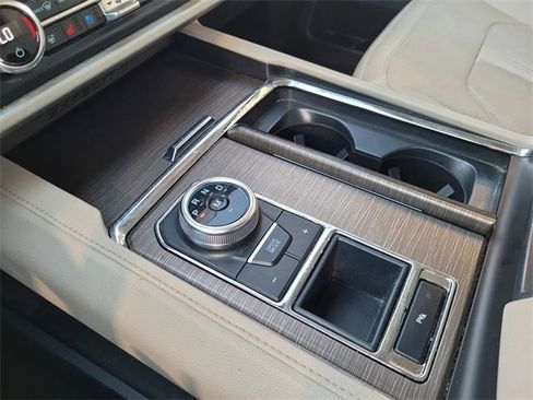Used 2023 Ford Expedition Limited image 12