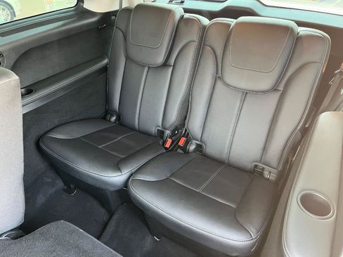 Used 2011 Mercedes-Benz GL 320 BlueTEC 4MATIC image 16