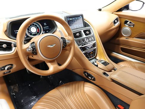 Used 2017 Aston Martin DB11 V12 RWD image 2