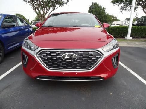 Used 2020 Hyundai Ioniq SEL FWD image 2