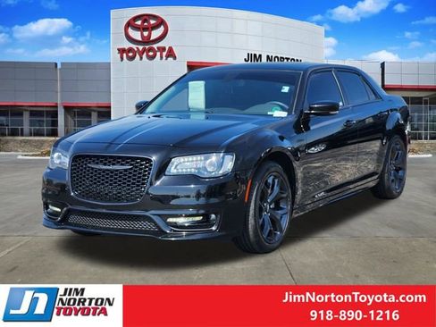 Used 2023 Chrysler 300 Touring L w/ Popular Equipment Group RWD image 3