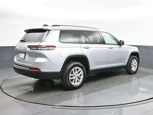 Used 2023 Jeep Grand Cherokee L Laredo image 7