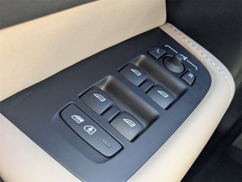 Certified 2026 Volvo XC60 B5 Plus w/ Protection Package Premier image 31