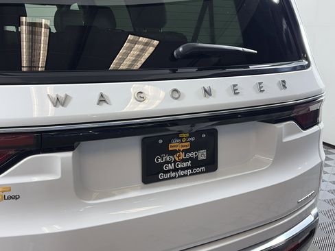 Used 2024 Jeep Wagoneer L Series II w/ Flexible Seating Group image 19
