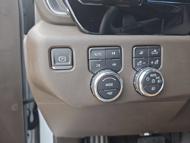 Used 2023 GMC Sierra 1500 SLT AWD/4WD image 17