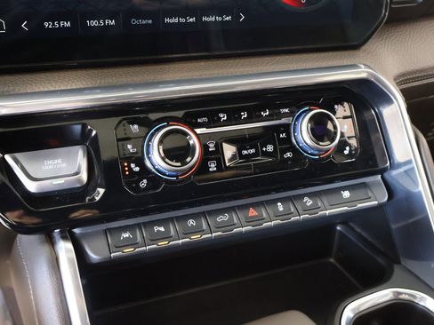 Used 2024 GMC Sierra 1500 Denali image 7