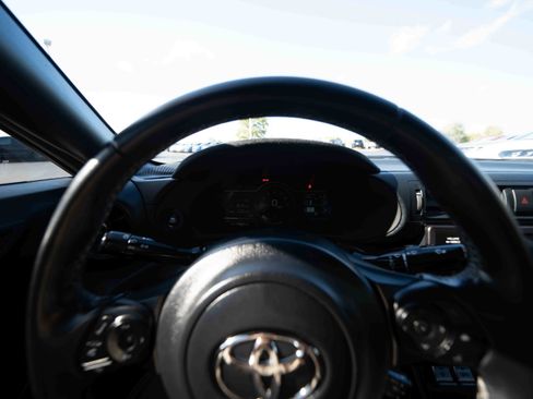 Used 2025 Toyota GR86 Premium image 15