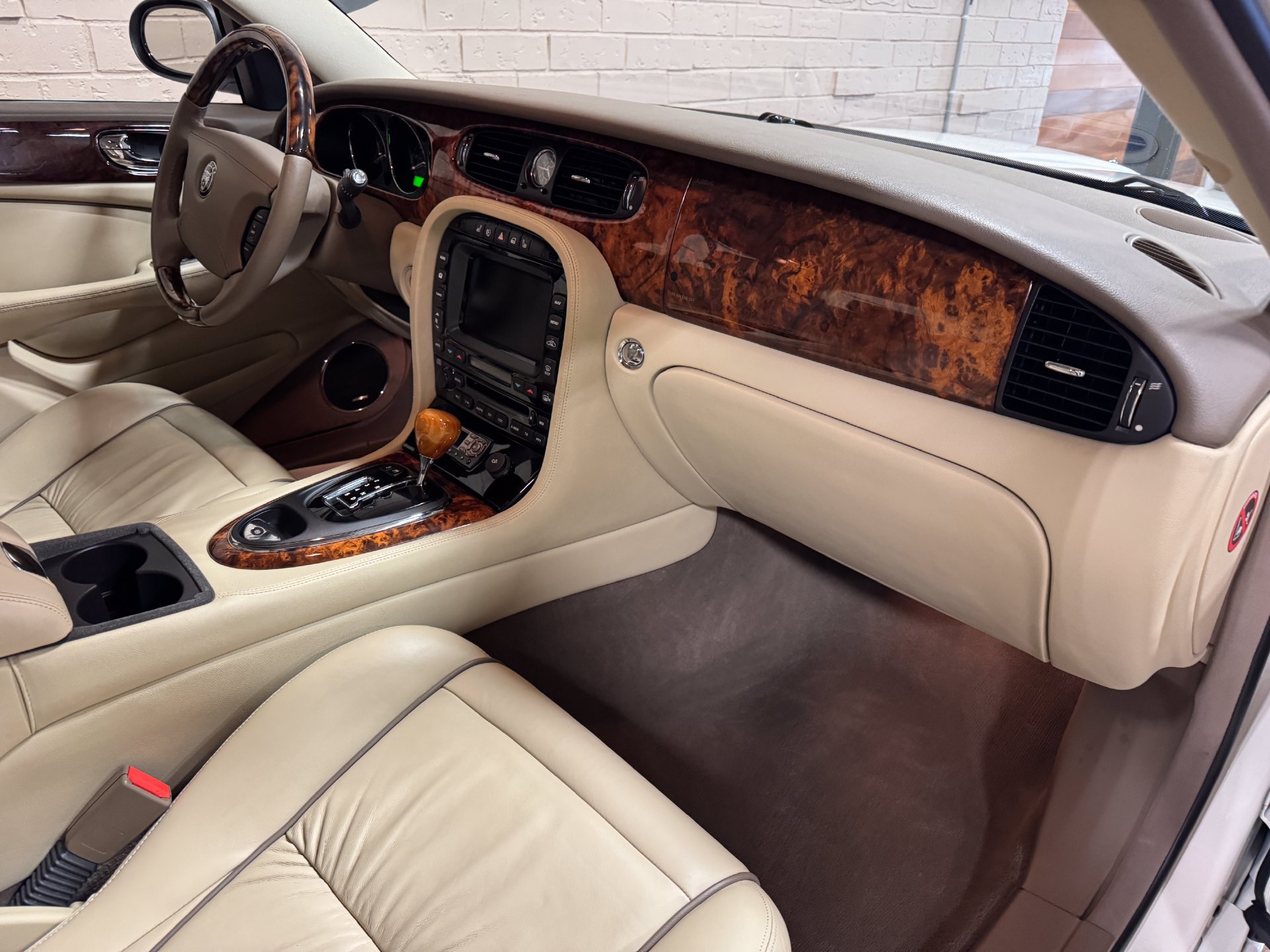 Used 2007 Jaguar XJ8 RWD image 48