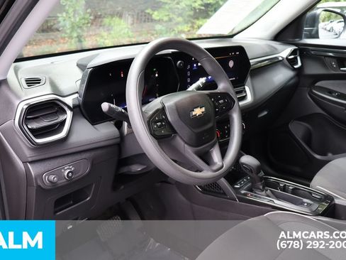 Used 2025 Chevrolet TrailBlazer LT AWD/4WD image 9