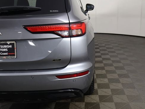 Used 2023 Mitsubishi Outlander SE Black Edition image 17