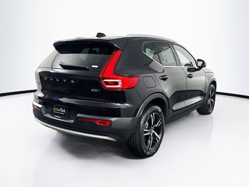 Used 2025 Volvo XC40 B5 Core image 9