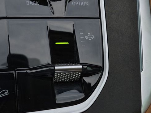 Certified 2022 BMW X7 xDrive40i w/ Premium Package image 23