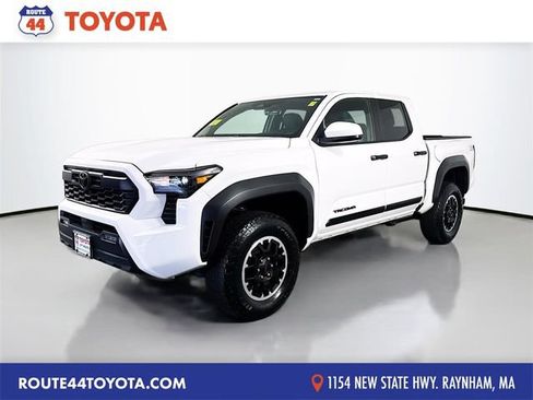 Certified 2025 Toyota Tacoma TRD Off-Road AWD/4WD image 1
