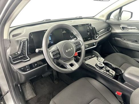 Used 2023 Kia Sportage LX AWD/4WD image 9
