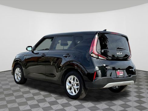 Used 2025 Kia Soul LX FWD image 4