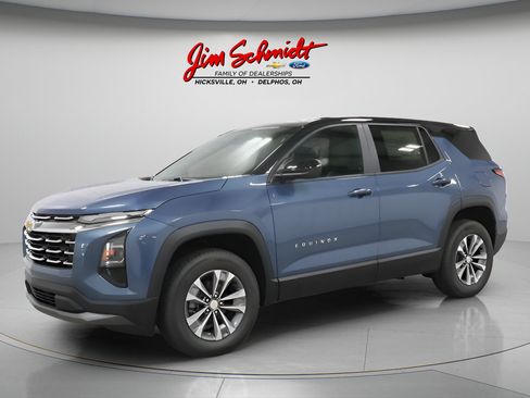 New 2026 Chevrolet Equinox LT w/ Convenience Package II AWD/4WD image 2