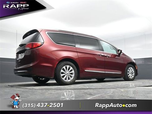 Used 2018 Chrysler Pacifica Touring-L image 24