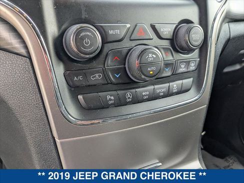 Used 2019 Jeep Grand Cherokee Laredo image 17