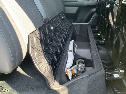 Used 2019 Toyota Tacoma TRD Sport AWD/4WD image 36