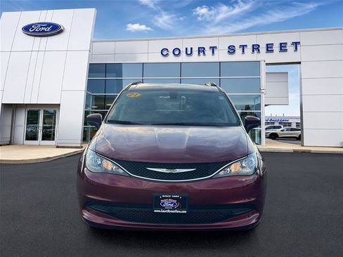 Used 2021 Chrysler Voyager Lxi FWD image 2