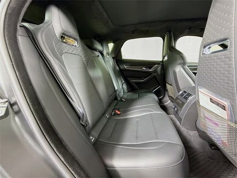 Used 2024 Jaguar F-PACE SVR image 29