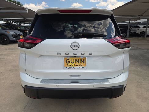 Certified 2026 Nissan Rogue SV FWD image 4