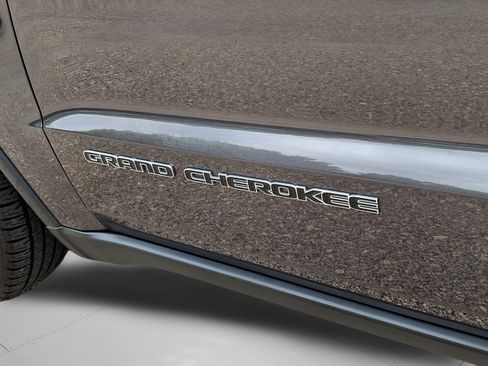 Certified 2021 Jeep Grand Cherokee Limited AWD/4WD image 32