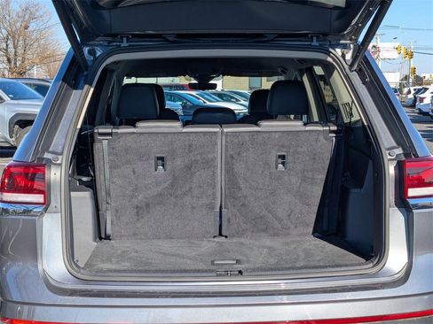 Used 2025 Volkswagen Atlas SE image 34