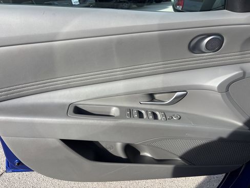 Used 2025 Hyundai Elantra SEL image 25
