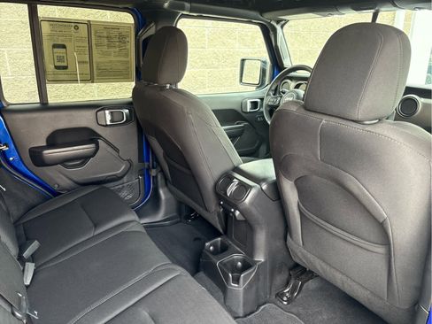 Used 2019 Jeep Wrangler Unlimited Sport S image 32
