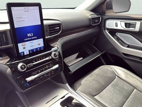 Used 2023 Ford Explorer Limited w/ Limited Technology Package RWD image 19