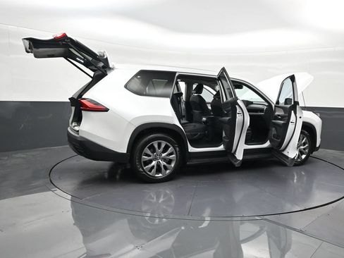 Used 2024 Toyota Grand Highlander AWD Hybrid image 32